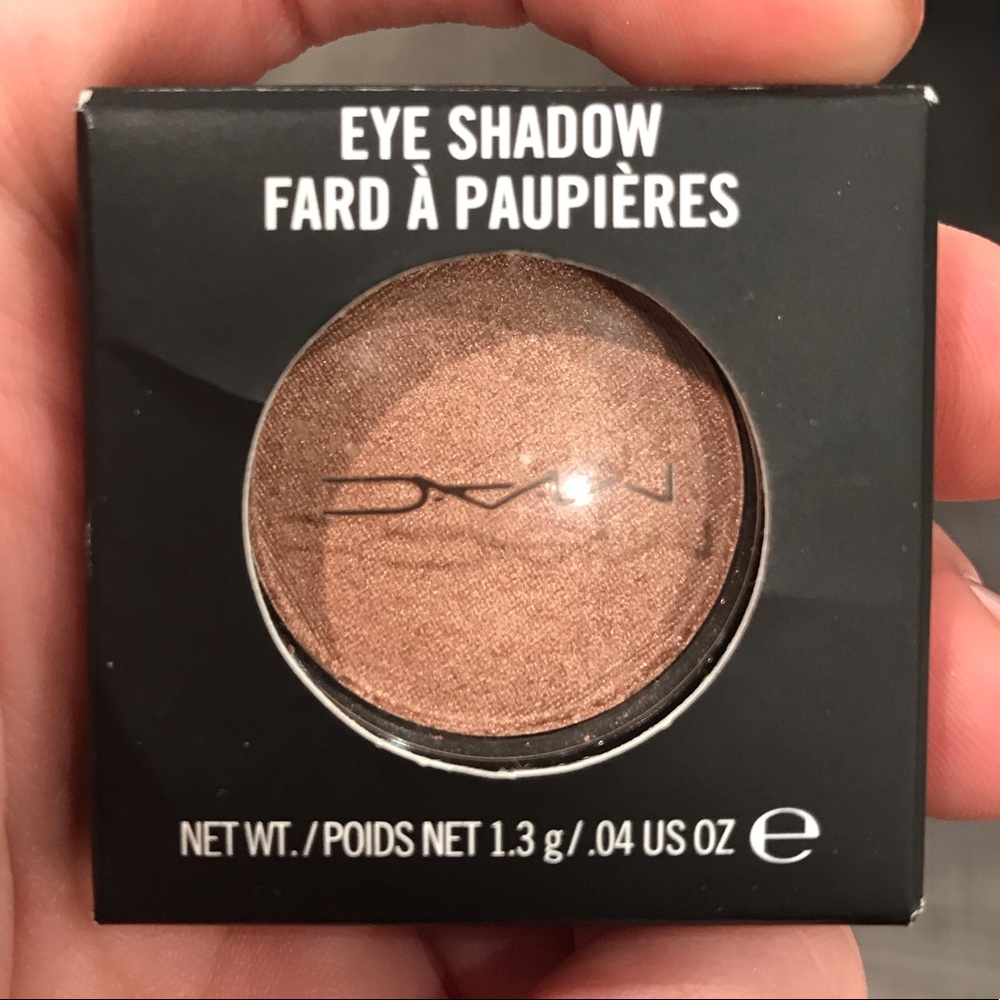 MAC ✨All That Glitters✨ Veluxe Pearl Eyeshadow